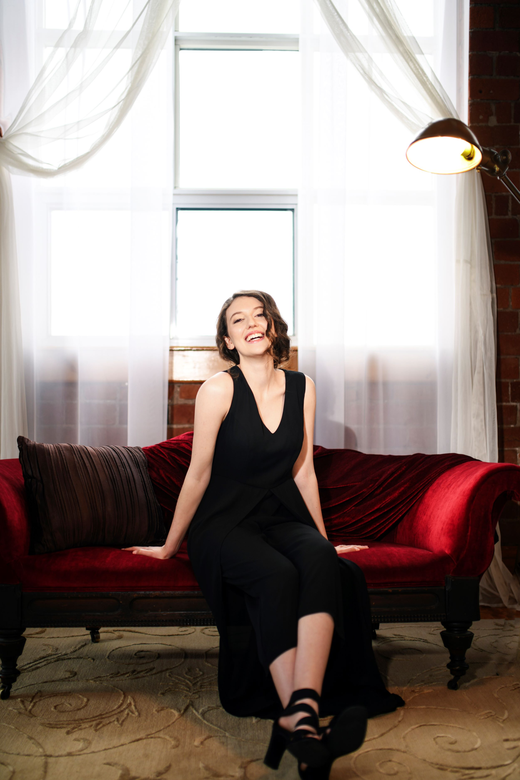 Allyson Whitmell’s “Crack in my Window” – A Hauntingly Beautiful Ode to Nostalgia