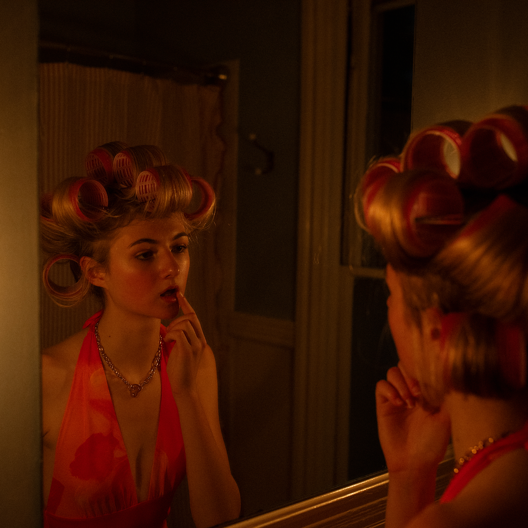 Ava Valianti – “celebrity”
